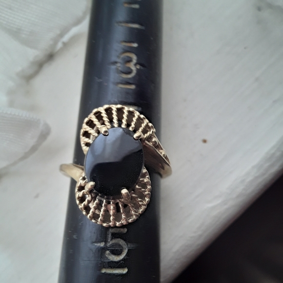 Vintage 1940s 10k yellow gold oval onynx ring - Picture 5 of 5